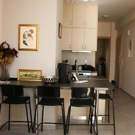 Lovely Sea Front Apartment Itea Buitenkant foto