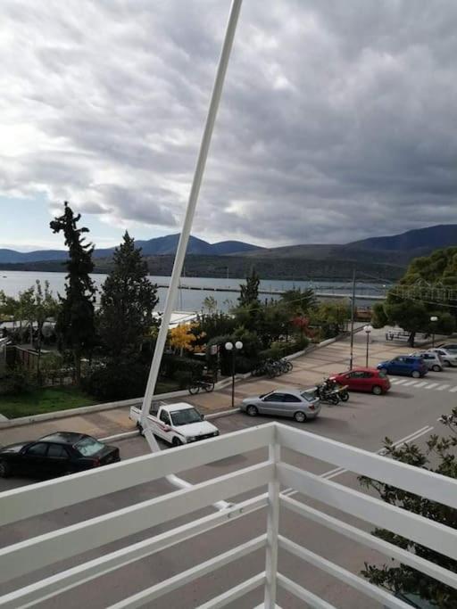 Lovely Sea Front Apartment Itea Buitenkant foto